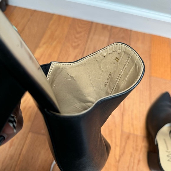 Neiman Marcus Pointed Toe Heeled Mule Black Leather Size 9 - Picture 8 of 11
